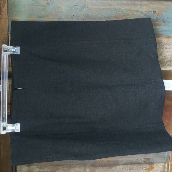 NWT M.M. LaFleur Crosby Skirt - Textured Ponte in Charcoal - 1+ - Picture 2 of 8